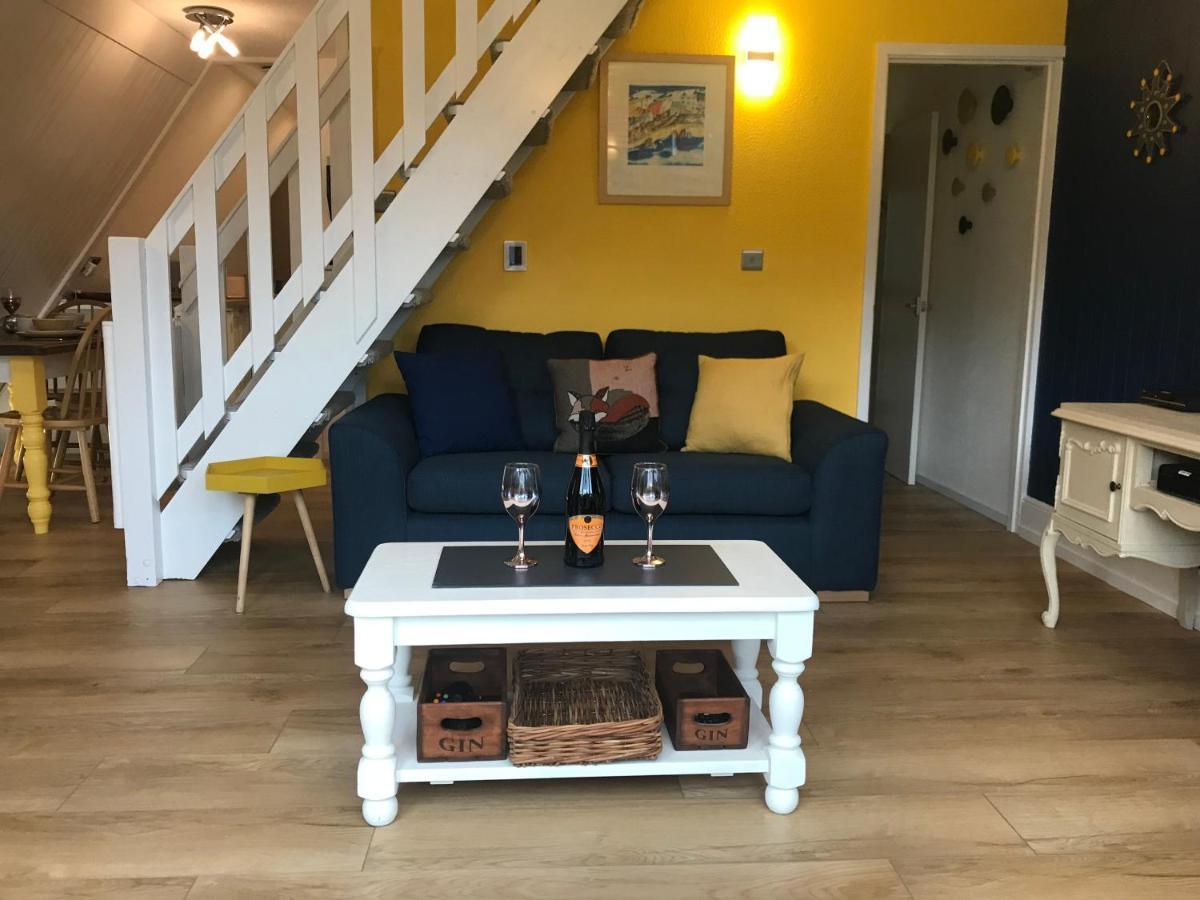Foxes Sea Side Retreat Deluxe Chalet Is A Lovely Holiday Home Tucked Away On The Kent Coast Kingsdown  Exterior foto