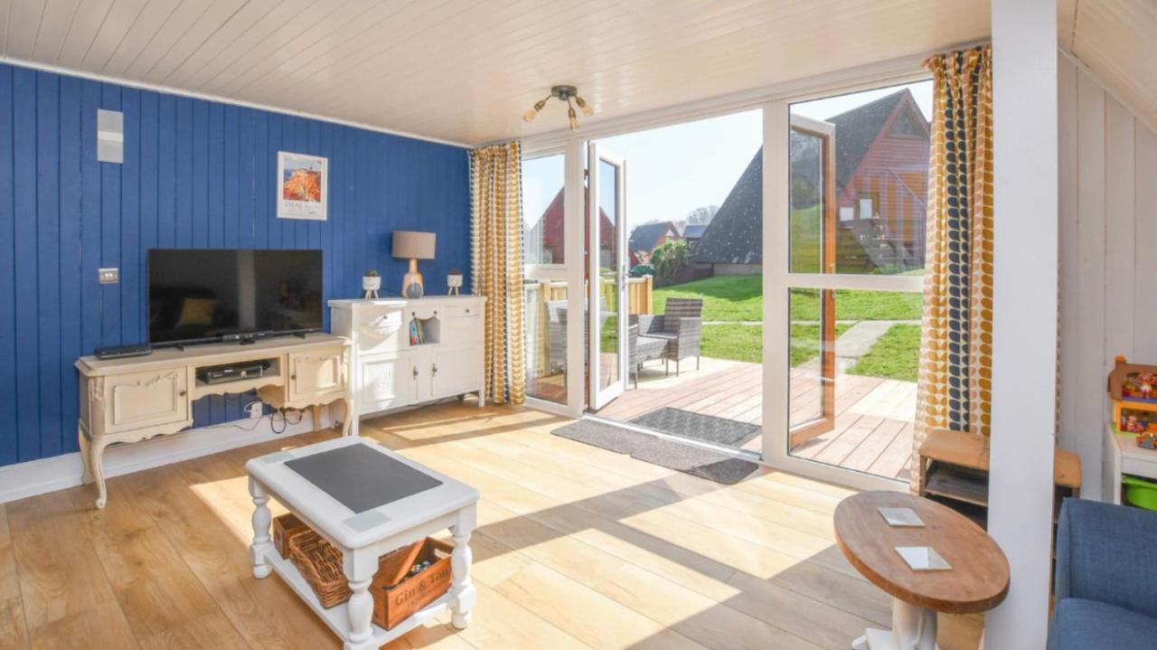 Foxes Sea Side Retreat Deluxe Chalet Is A Lovely Holiday Home Tucked Away On The Kent Coast Kingsdown  Exterior foto