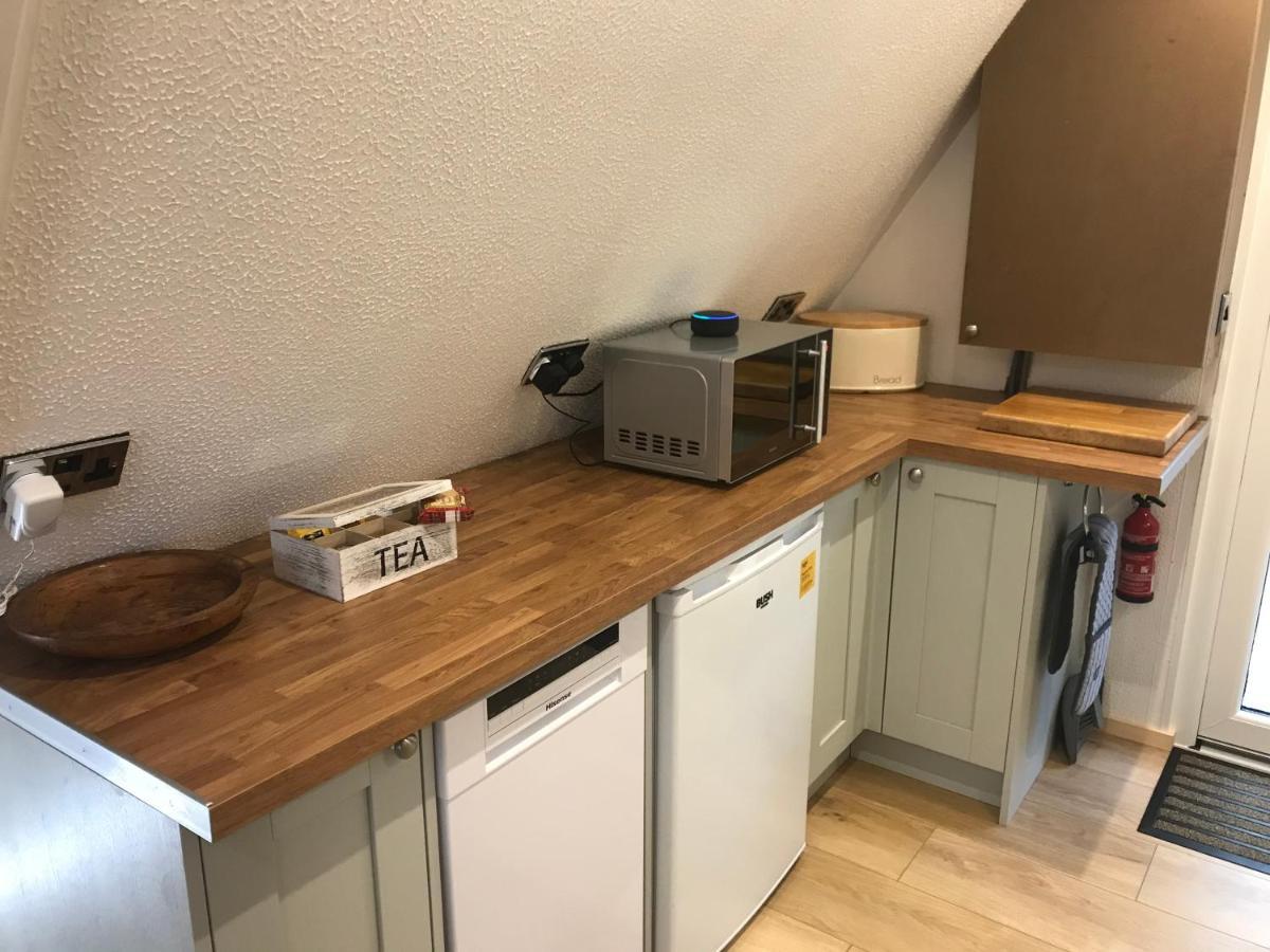 Foxes Sea Side Retreat Deluxe Chalet Is A Lovely Holiday Home Tucked Away On The Kent Coast Kingsdown  Exterior foto